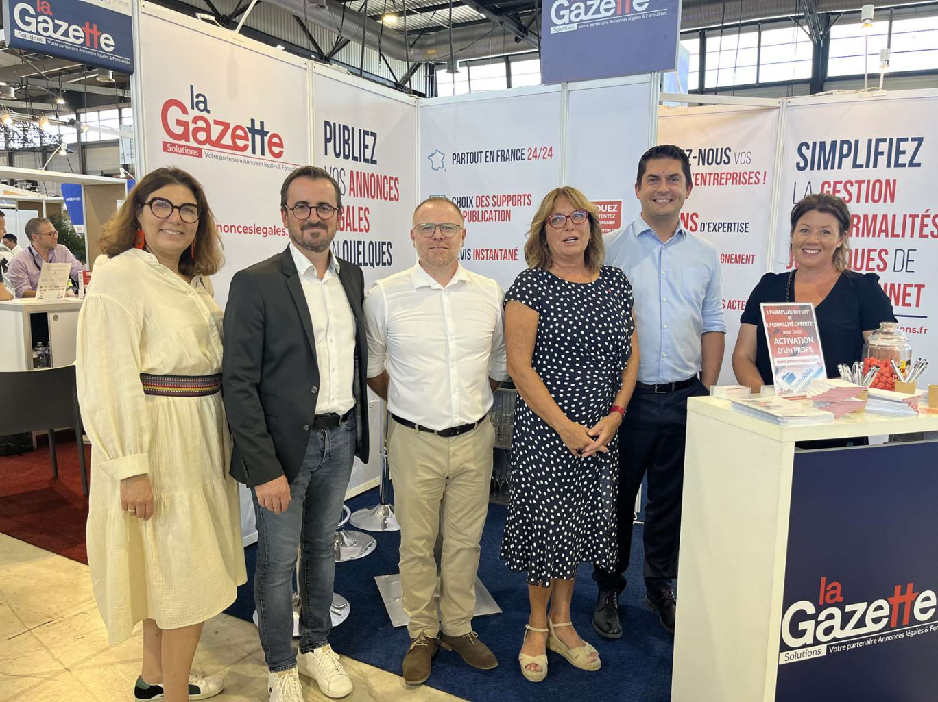Virgine Roitman et Boris Sauvage, vices-présidents de l'Ordre des experts-comptables national, Arnaud Sellier, directeur des éditions Gazette Solutions Picardie, Cécile de Saint Michel, présidente de l'Ordre national, Xavier Méplon, gérant de la Gazette Solutions, Caroline Coppey chargée de clientèle NPDC.