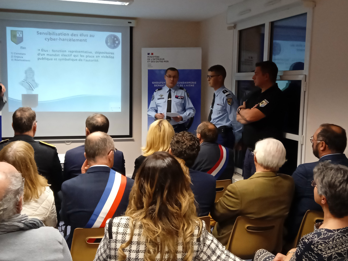 Le cyber-harcèlement était au cœur de la rencontre organisée dans les locaux de la gendarmerie de Vervins. 