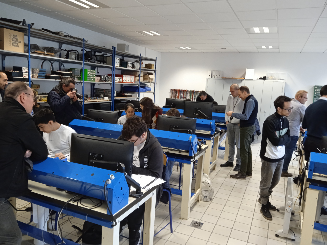 Les collégiens sont encadrés par leurs enseignants mais aussi tutorés par des étudiants et ingénieurs de l’Insset.