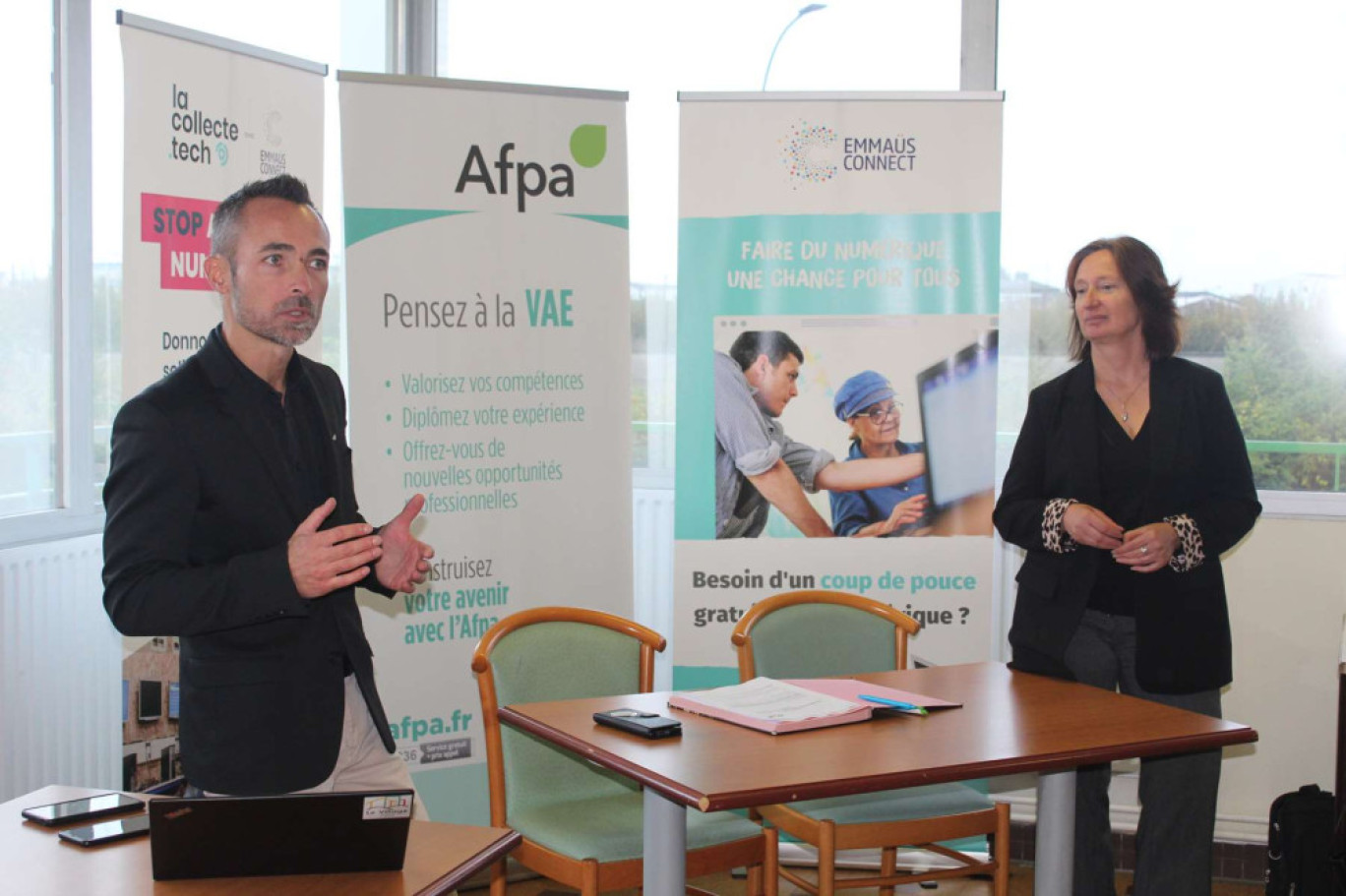 Nicolas Saillard, directeur du centre Afpa de Laon et Sylvie Lemaire, responsable territoire Aisne d’Emmaüs connect, ont signé une convention de partenariat.