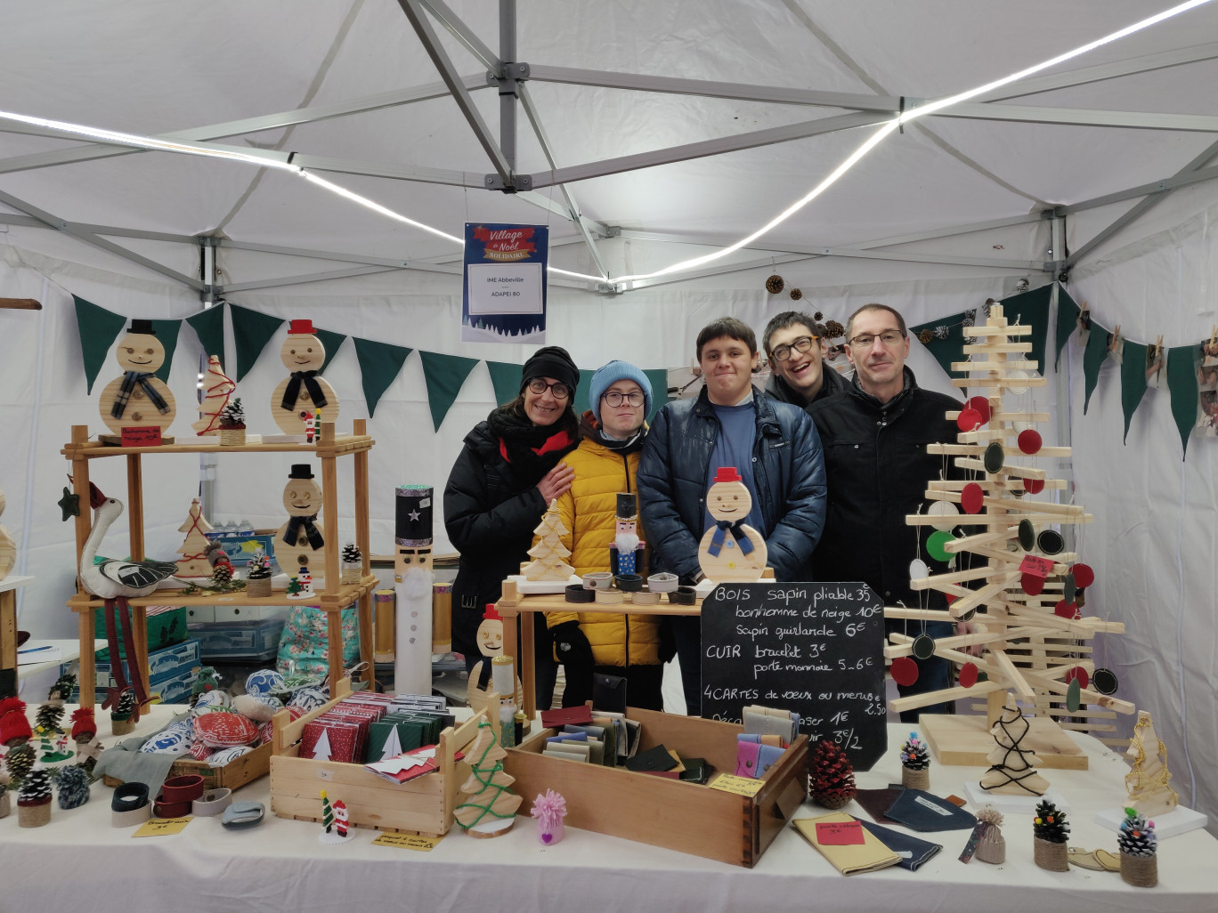 Les papillons blancs d’Abbeville ont participé à la deuxième édition du Marché de Noël solidaire à Amiens. ©Aletheia Press/ D. La Phung