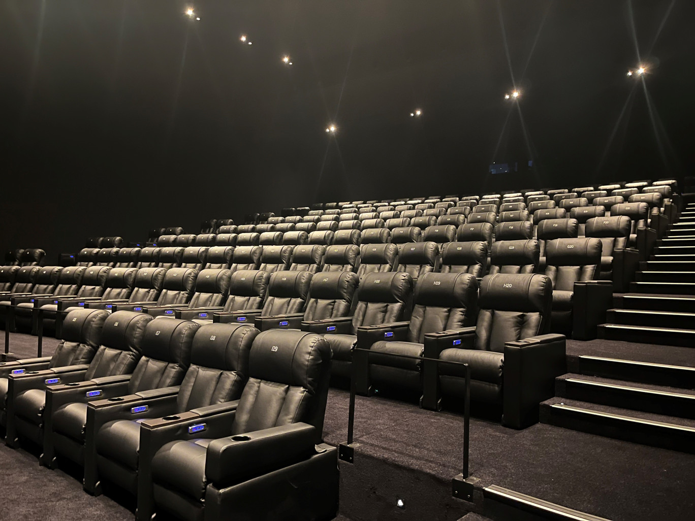 La salle premium a ouvert le 13 décembre dernier, elle est équipée de 181 fauteuils plus larges, inclinables et chauffants. ©Cinéma Pathé Amiens