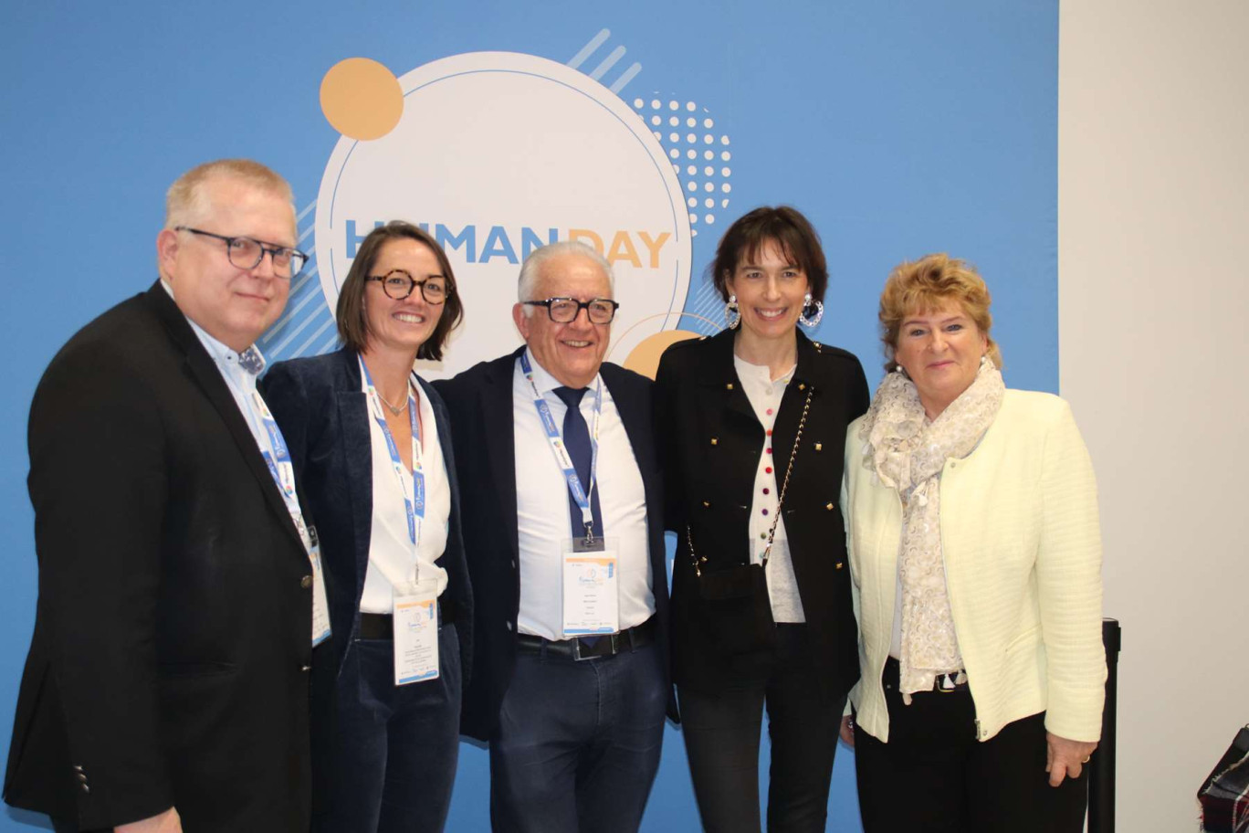 (de g. à dr.) Benoît Wascap, conseiller régional Hauts-de-France, Jean Michel Berthonnet de Reso RH Saint-Quentin, Julie Riquier, vice-présidente de la com de com Est de la Somme, Frédérique Macarez, maire de Saint-Quentin, Maryse Fagot, conseillère régionale.