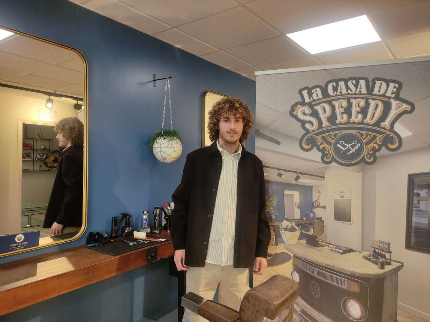Arthur Gonzalez a baptisé son salon de coiffure-barbier La casa de Speedy en hommage à Speedy Gonzales.