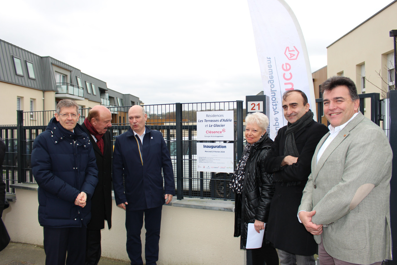 Emmanuel MOULARD, Secrétaire général de la préfecture de la Somme, Sous-préfet d'Amiens, Alain GEST, Président d’Amiens Métropole, Franck DARRAGON, Maire de Salouël, Pascale SEBILLE, Présidente du Conseil d’administration de Clésence, Eric BALCI, Directeur général de Clésen Olivier CLAY, Directeur Général Associé de Novalys ont inauguré ces résidences. (c)Clésence