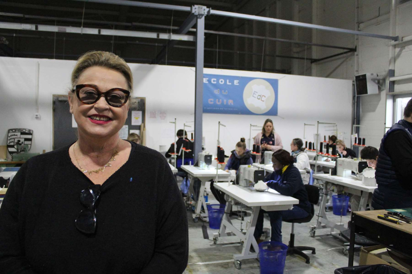 Diane Deblyck a créé l'École du cuir en 2017 dans laquelle sont formés des selliers garnisseurs, un métier rare et précieux, recherché dans de nombreux secteurs.