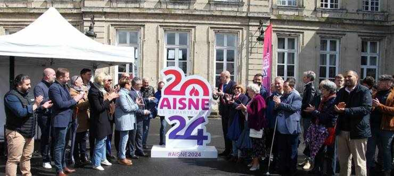 Des totems marquant le passage de la Flamme olympique dans l'Aisne ont été dévoilés dans les villes traversées comme ici à Soissons. (c) Département de l'Aisne