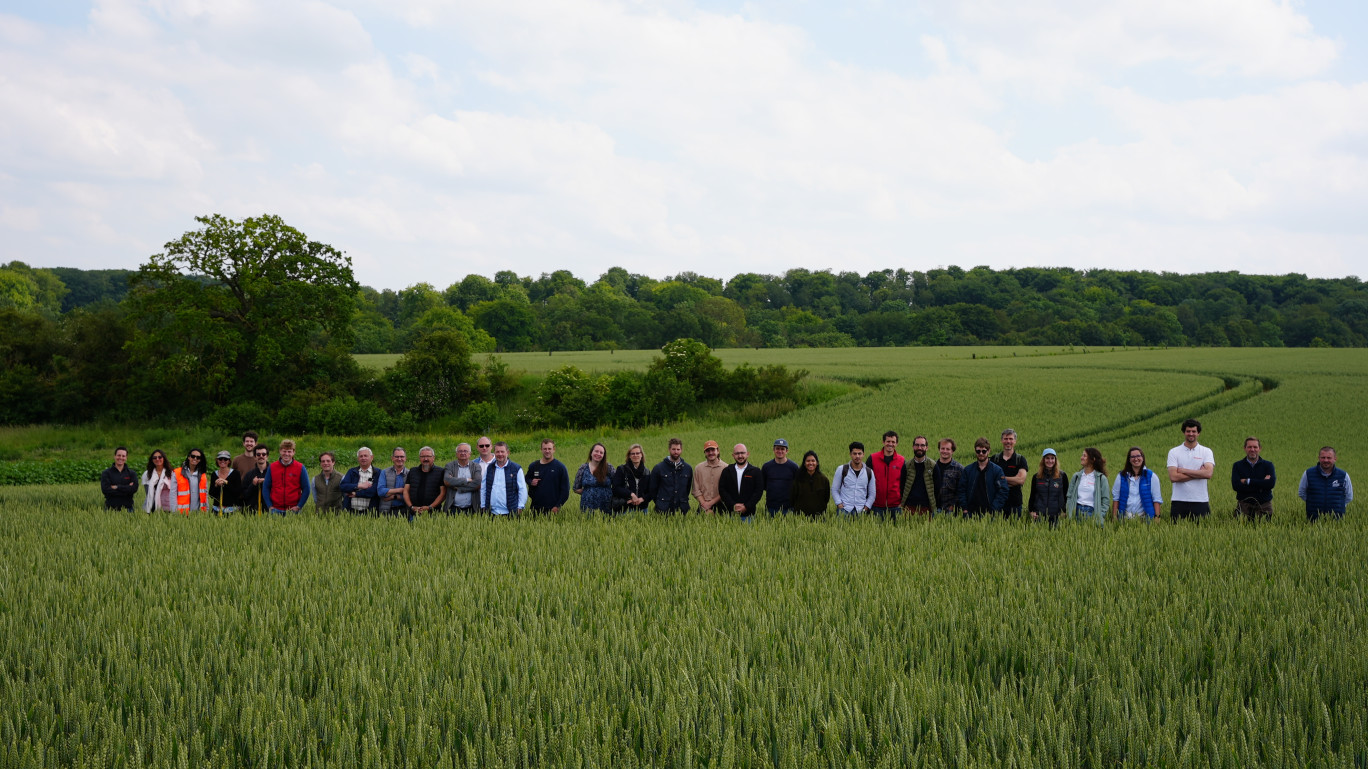 près une présentation théorique, une visite sur le terrain a permis de voir les plantation mises en place depuis 2022.