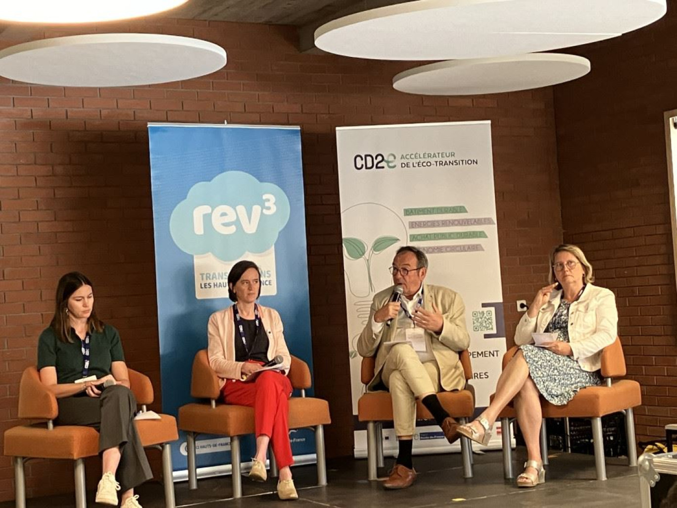 Rencontres de l'éco-transition, avec Elise Debergue du Cerdd, Delphine Dezobry du Croa, Alain Bavay du Pôle métropolitain de l'Artois et Emmanuelle Leveugle du département du Pas-de-Calais.