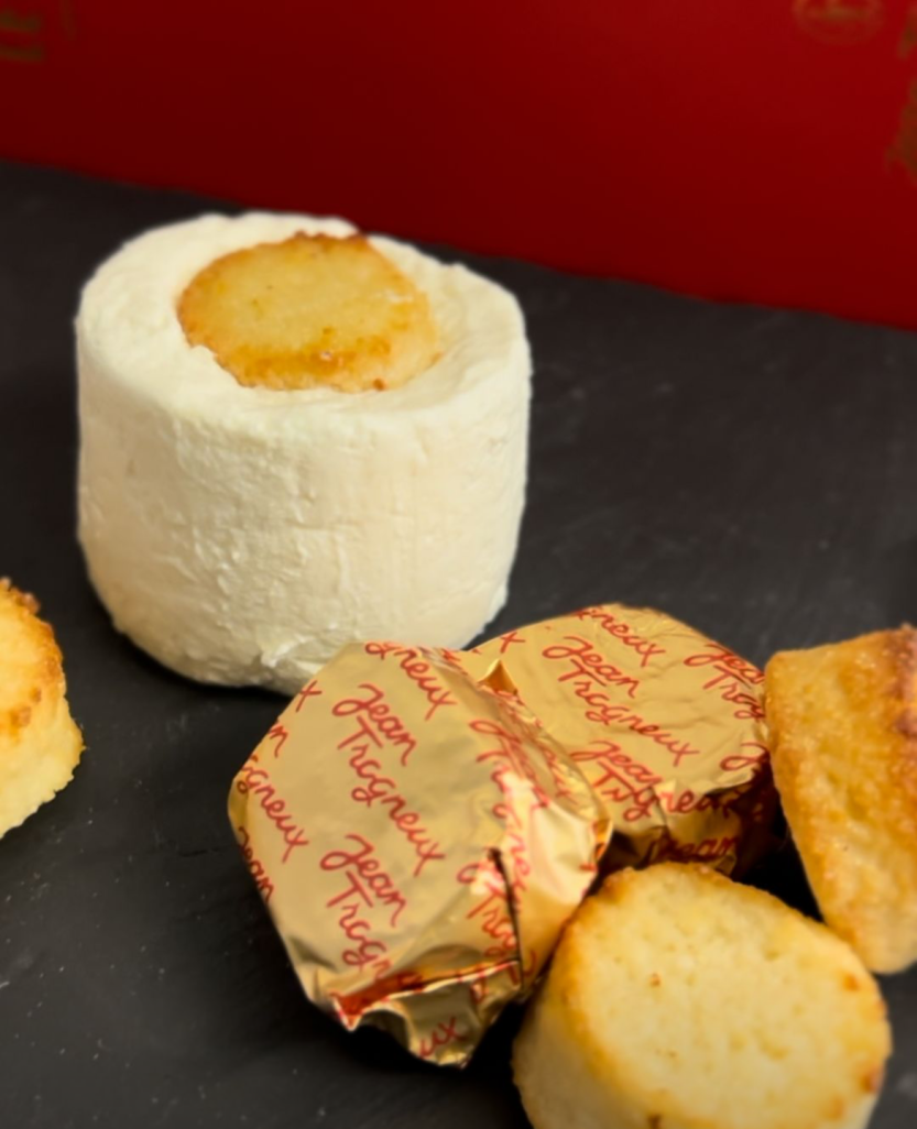Le chèvre frais au macaron d'Amiens, une collaboration très locale entre les Maisons Trogneux et Planchon.