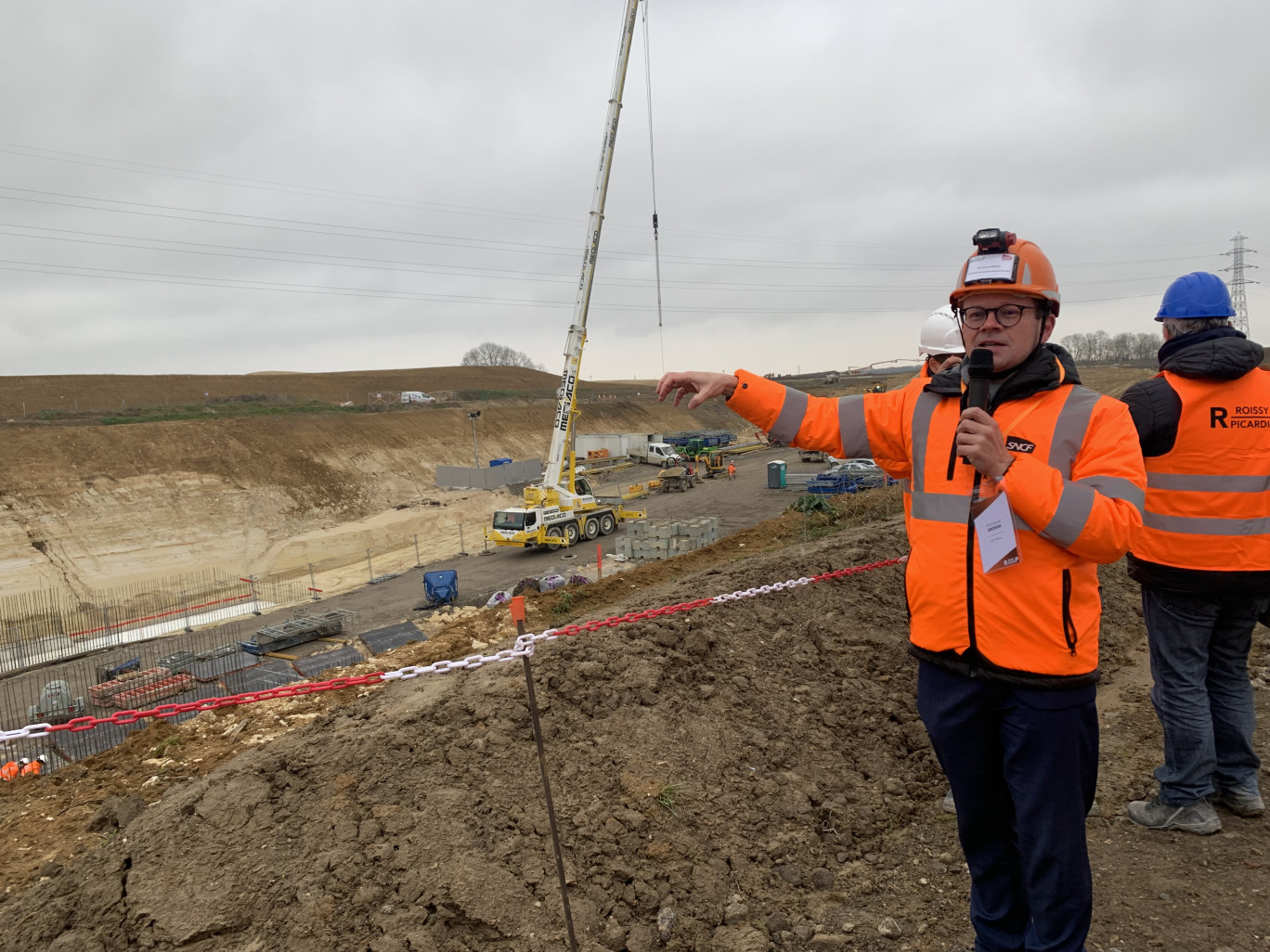 Emmanuel Grossin, directeur du projet Roissy-Picardie à la SNCF devant le chantier. © Aletheia Press / L. Brémont