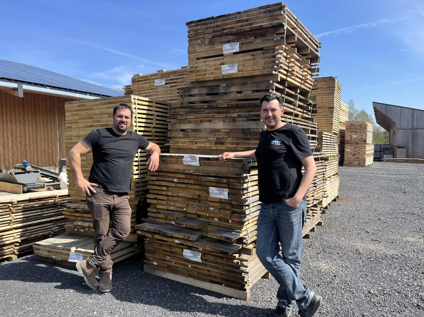 Yvain Brochot et Julien Kikel, fondateurs d'une nouvelle scierie à Anizy-le-Grand.