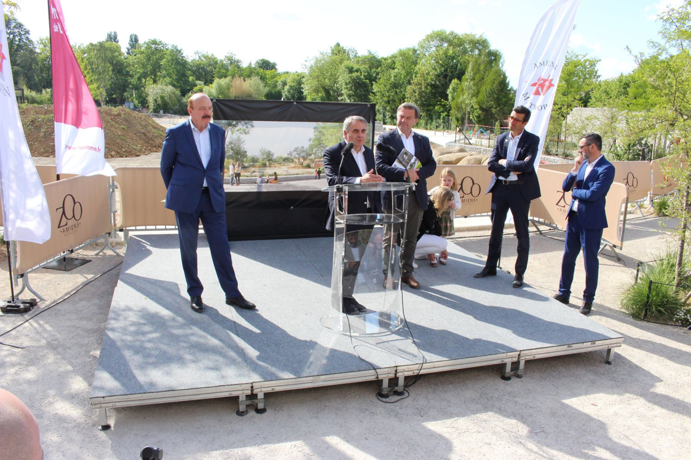 Le pôle inauguré vendredi 23 mai, en présence de Xavier Bertrand (président de la région Hauts-de-France), aux côtés d Alain Gest (président d Amiens Métropole) et Hubert de Jenlis (maire d Amiens).