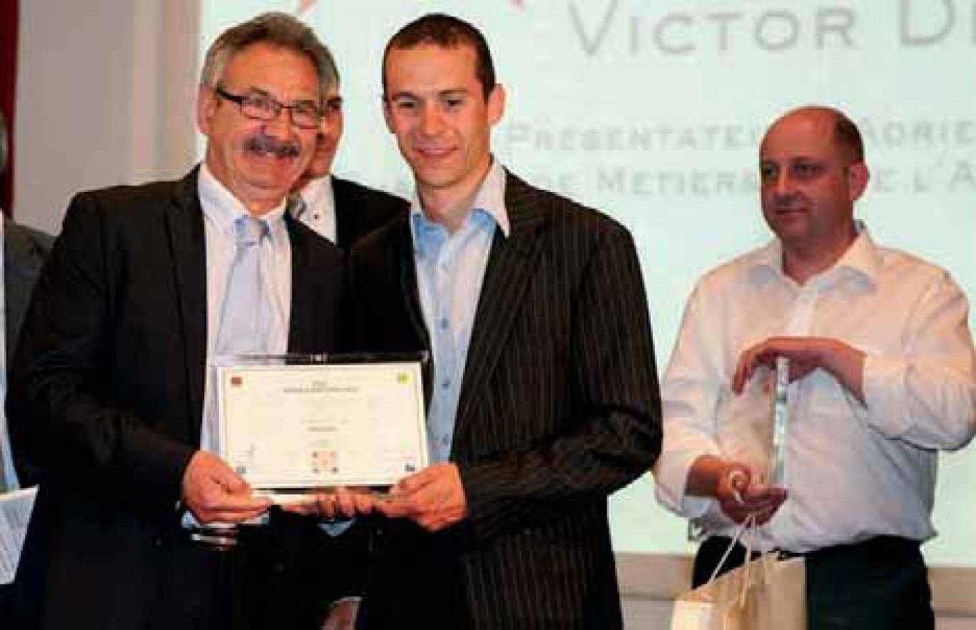 Zéphyrin Legendre, a félicité le 1er prix départemental Victor Debil-Caux, fondateur d’IEGC. Au second plan, le 2e prix, Brice Connesson.