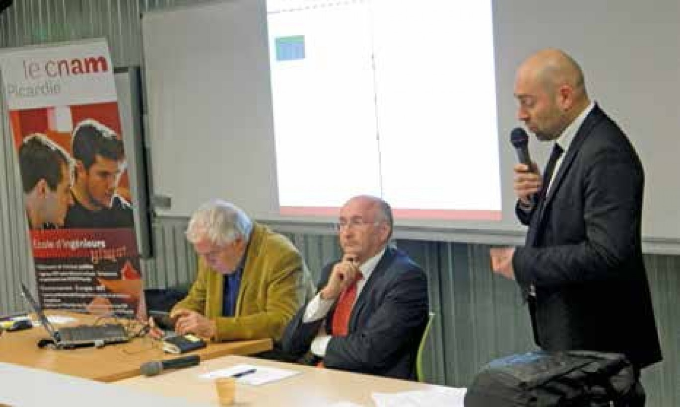 Laurent Davezies, Alain Bechade, et Jérôme Petit-le Gallo, directeur de l’Union régionale pour l’habitat en Picardie, ont animé la soirée-débat.