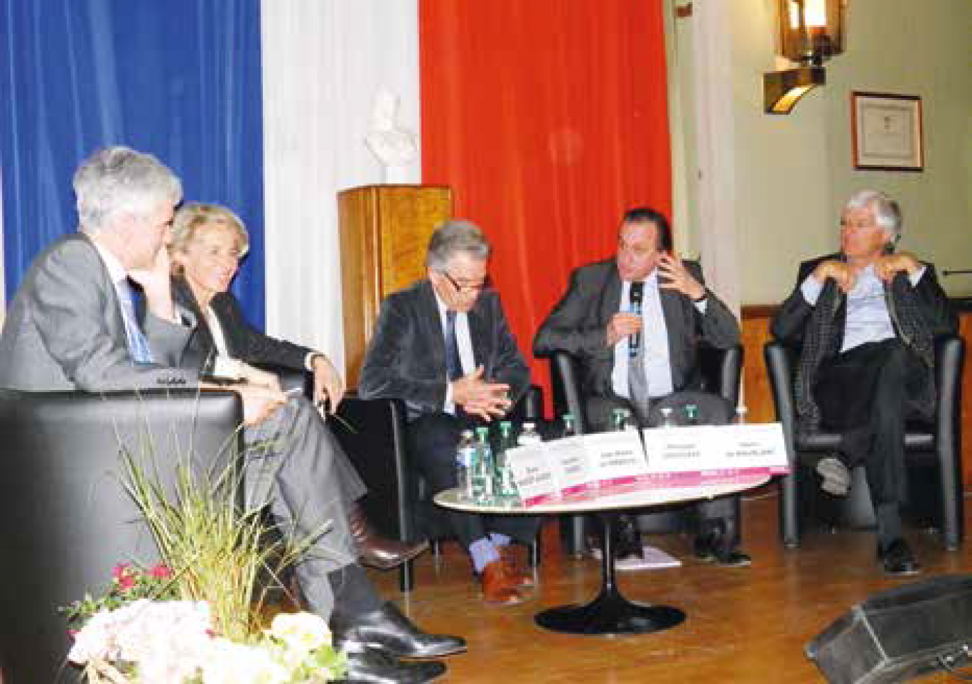 (de g. à d.) Bruno Massiet du Biest, Caroline Cayeux, Jean-Pierre de Kerraoul et Henri de Maublanc, président et fondateur du groupe Aquarelle.