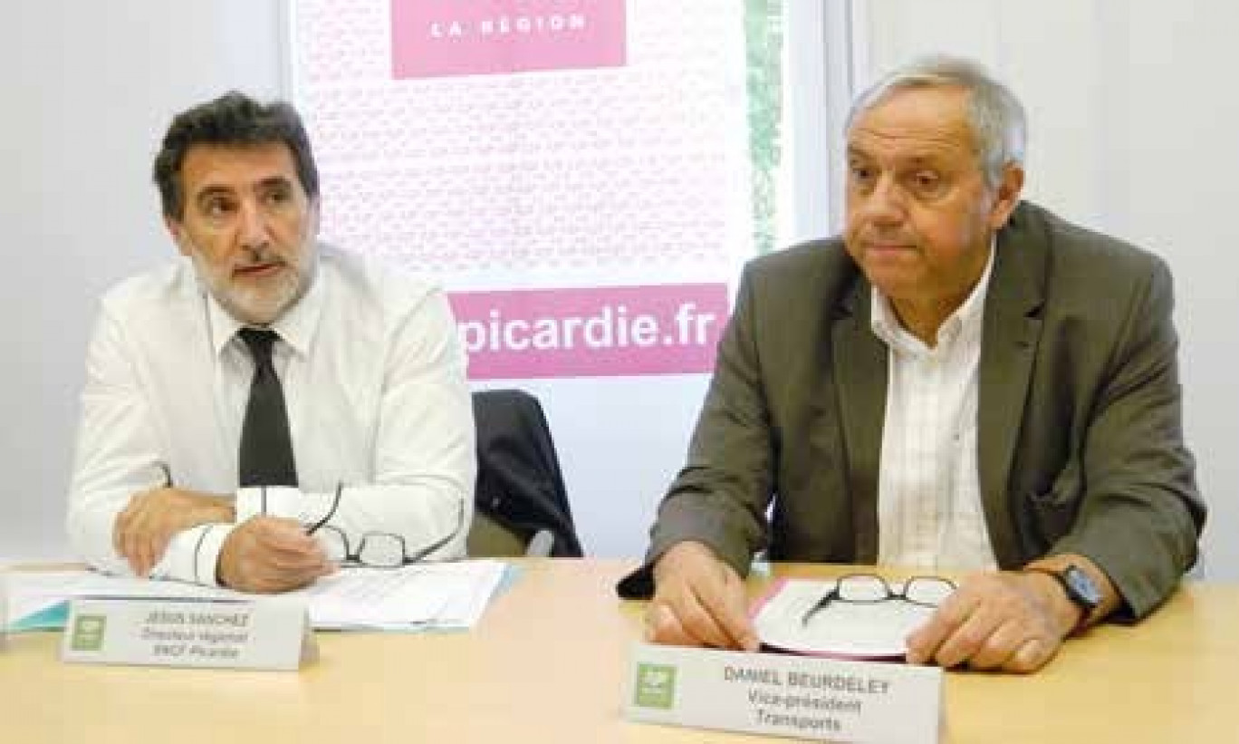 Jésus Sanchez, directeur régional de la SNCF et Daniel Beurdeley, vice- président du conseil régional chargé du transport.