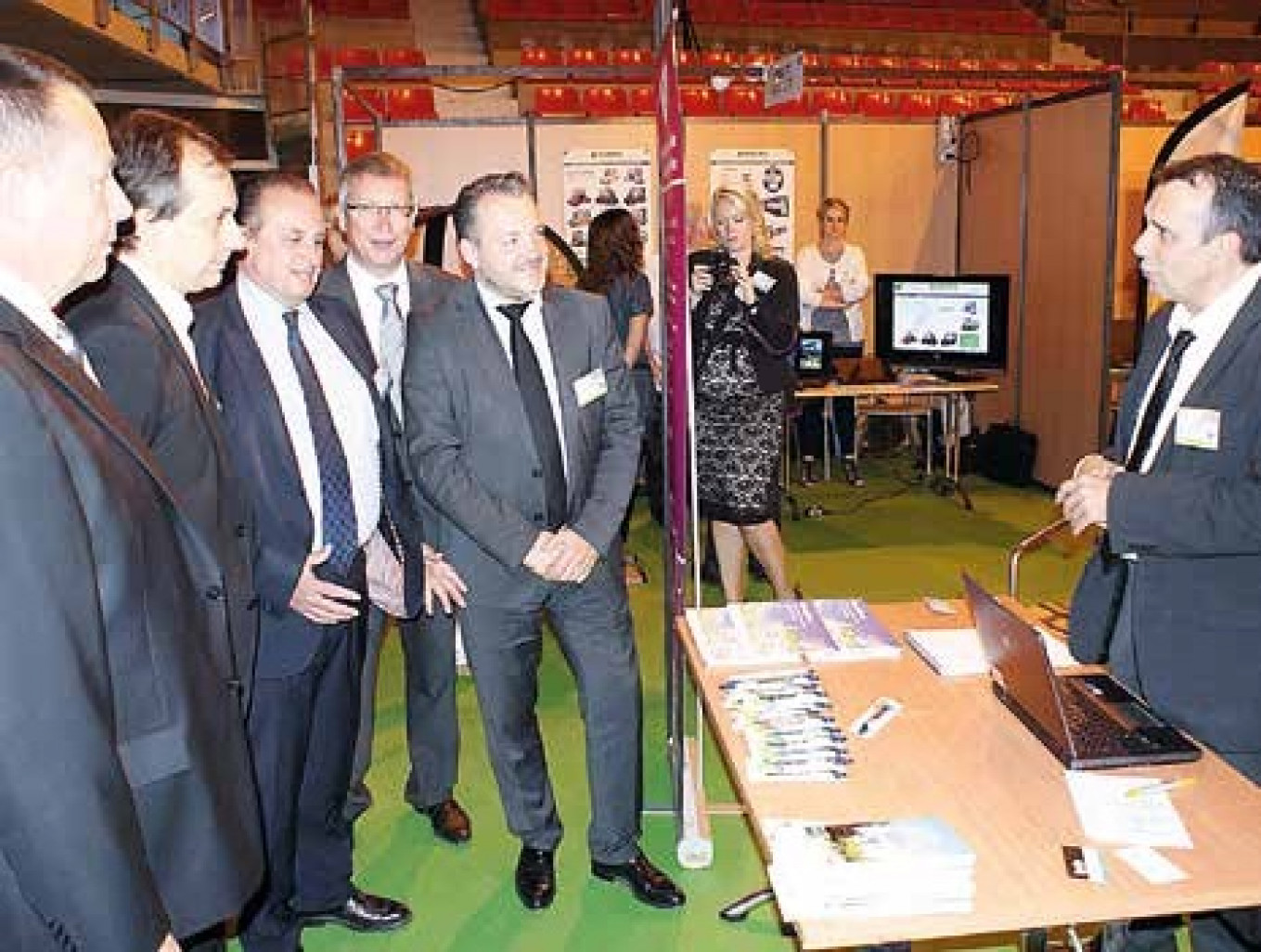 Philippe Morin, Christophe Porquier, Philippe Enjolras et Charles Locquet sur le stand de GRDF, l’un des nombreux partenaires de la manifestation.