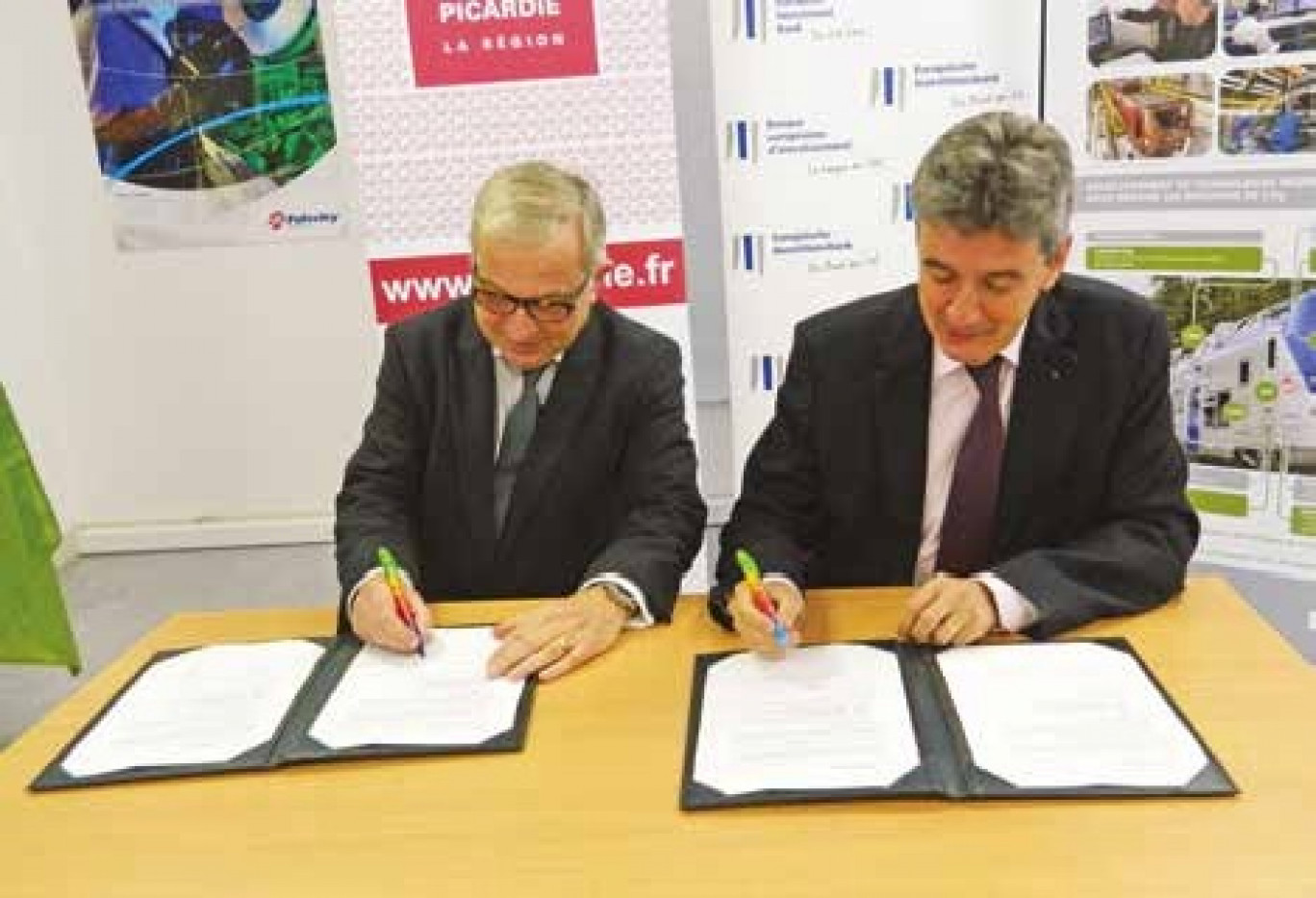Claude Gewerc et Philippe de Fontaine actent ce nouveau partenariat entre la région et l’Europe.