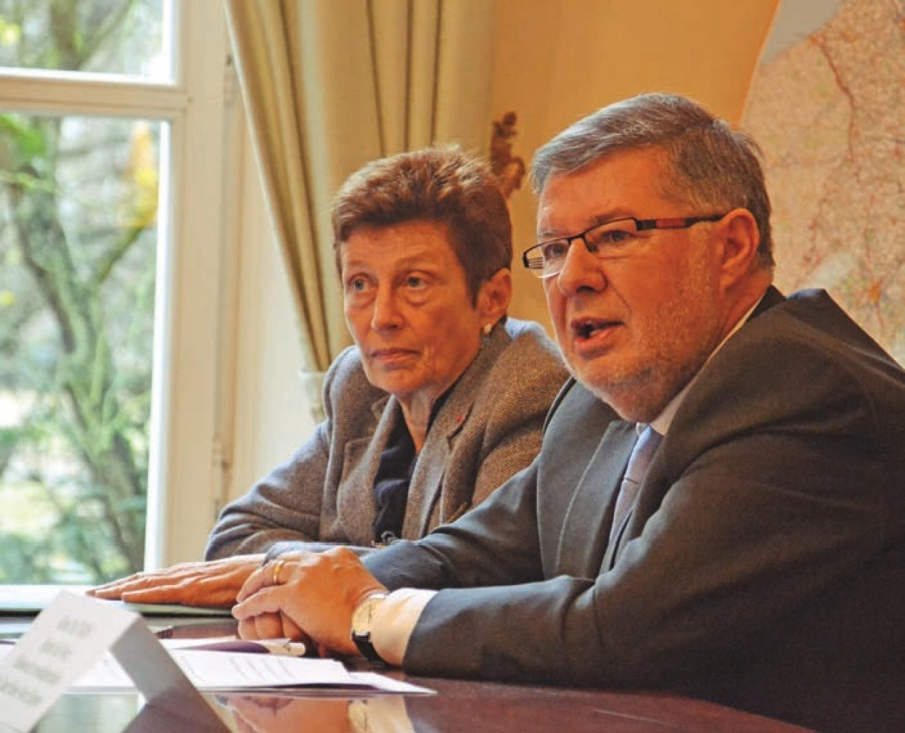 Alain Vidalies, secrétaire d'État aux transports, a été accueilli par Nicole Klein, préfète de la région Picardie.