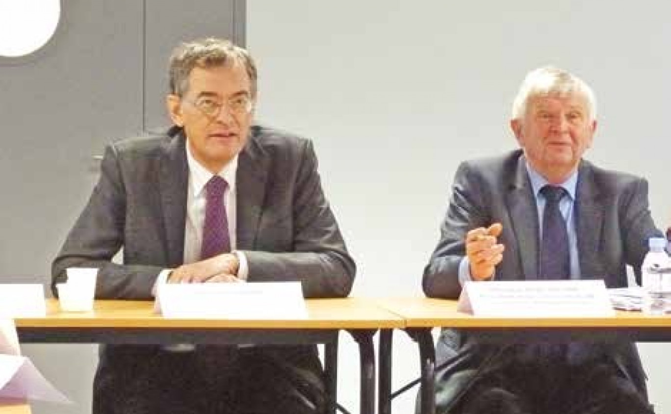 Rémi Pauvros (à g.), député et grand architecte du CSNE, avec le président André Salomé (à d.), président de la communauté de communes du Pays Neslois, tous deux grands défenseurs du canal à grand gabarit.