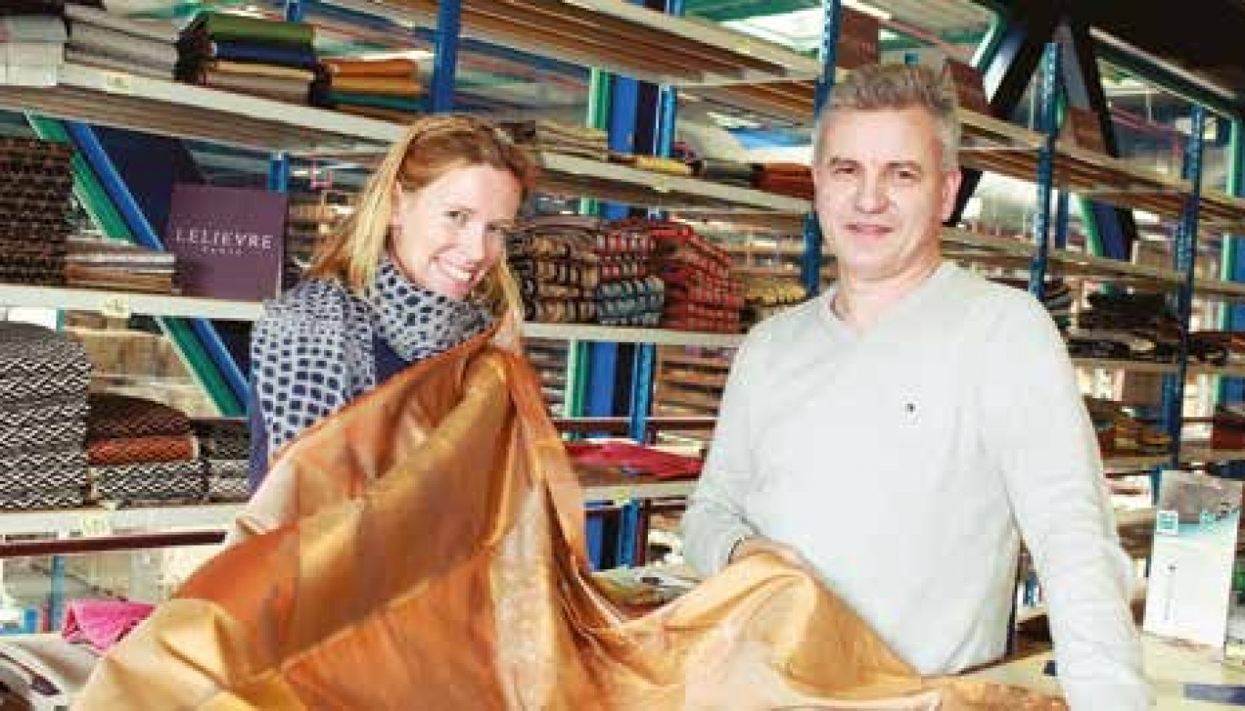 Laure Crépy-Lelièvre est fière de poser devant l'une des 6 000 références vendues par l'entreprise familiale .