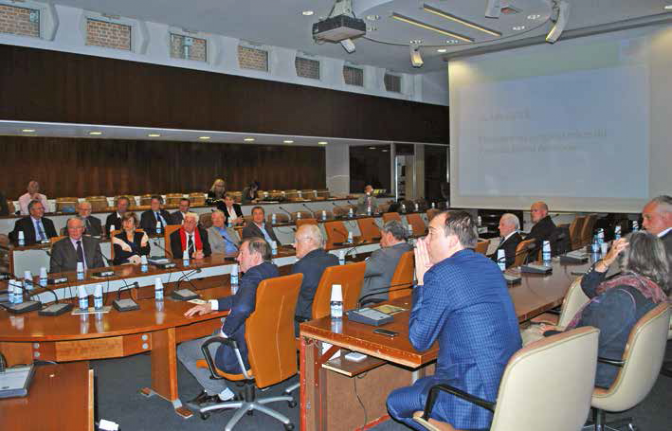 Présentation du CTO dans la salle des délibérations du conseil régional de Picardie.