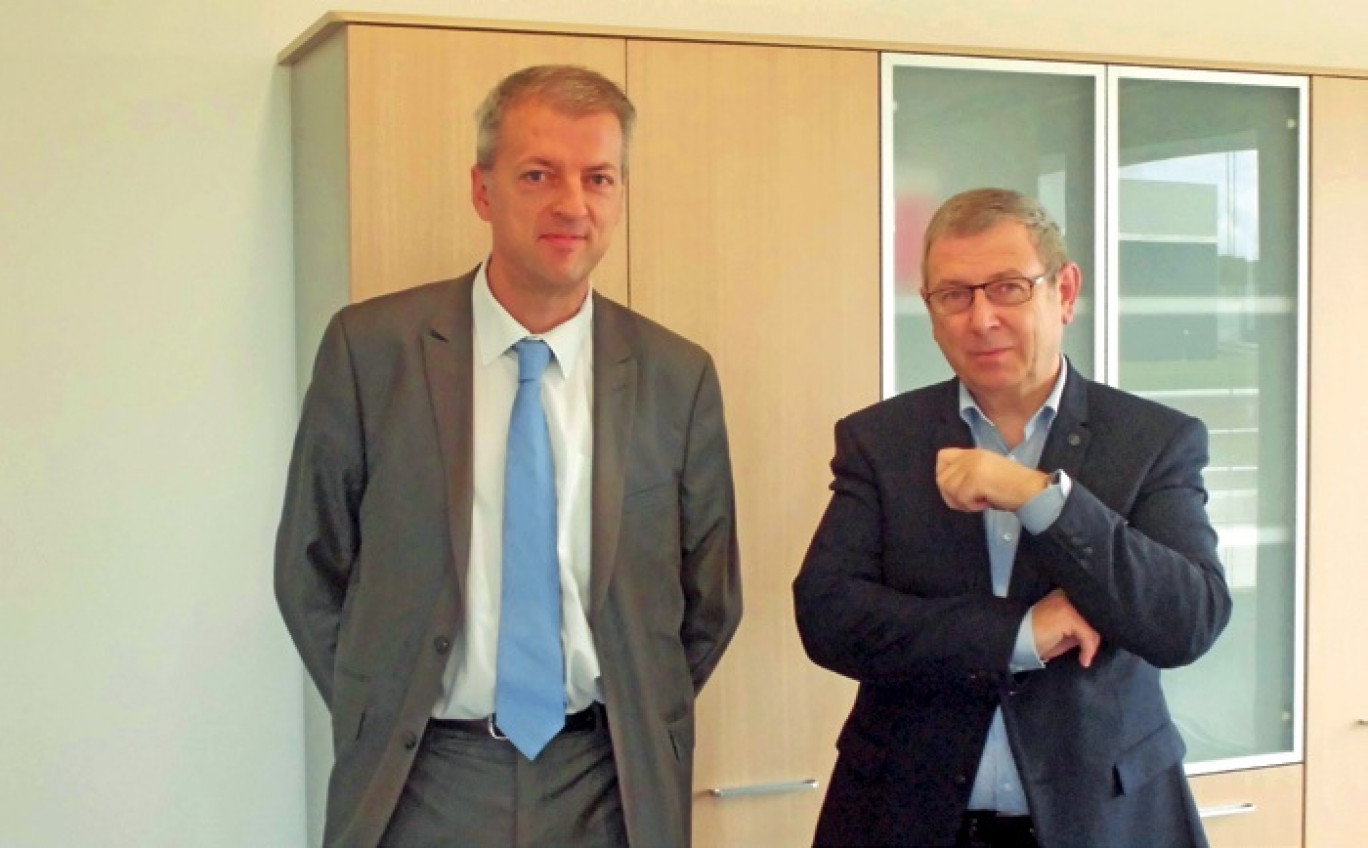 À droite, Jean-Marc Tomezak, directeur régional du RSI, et Christophe Dumoulin, attaché de direction.