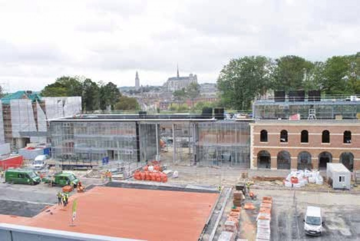 Développé par Terreal, AIA Ingénierie et RPBW pour la Citadelle d’Amiens, le diabolo est utilisé pour couvrir la place d’armes et la toiture du grand casernement.