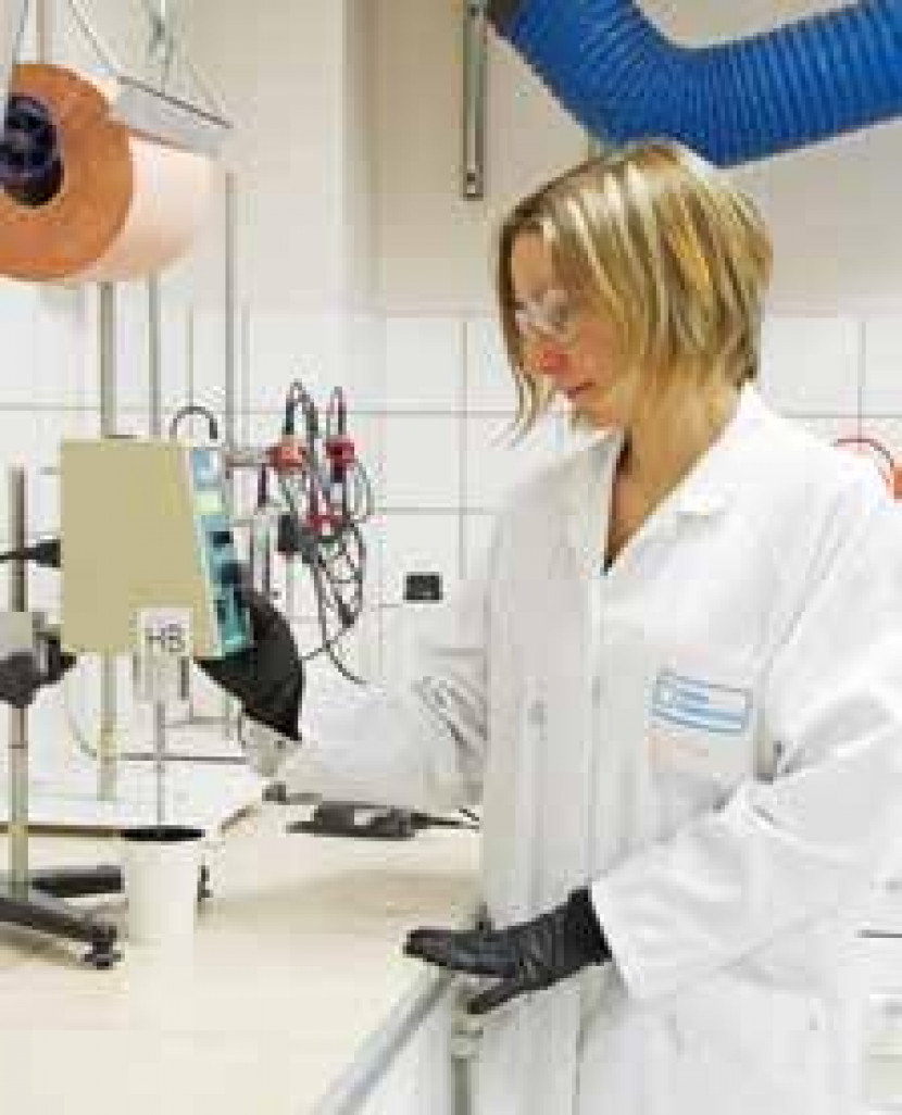 Une dizaine de personnes travaille dans le laboratoire de Nord Composites France.