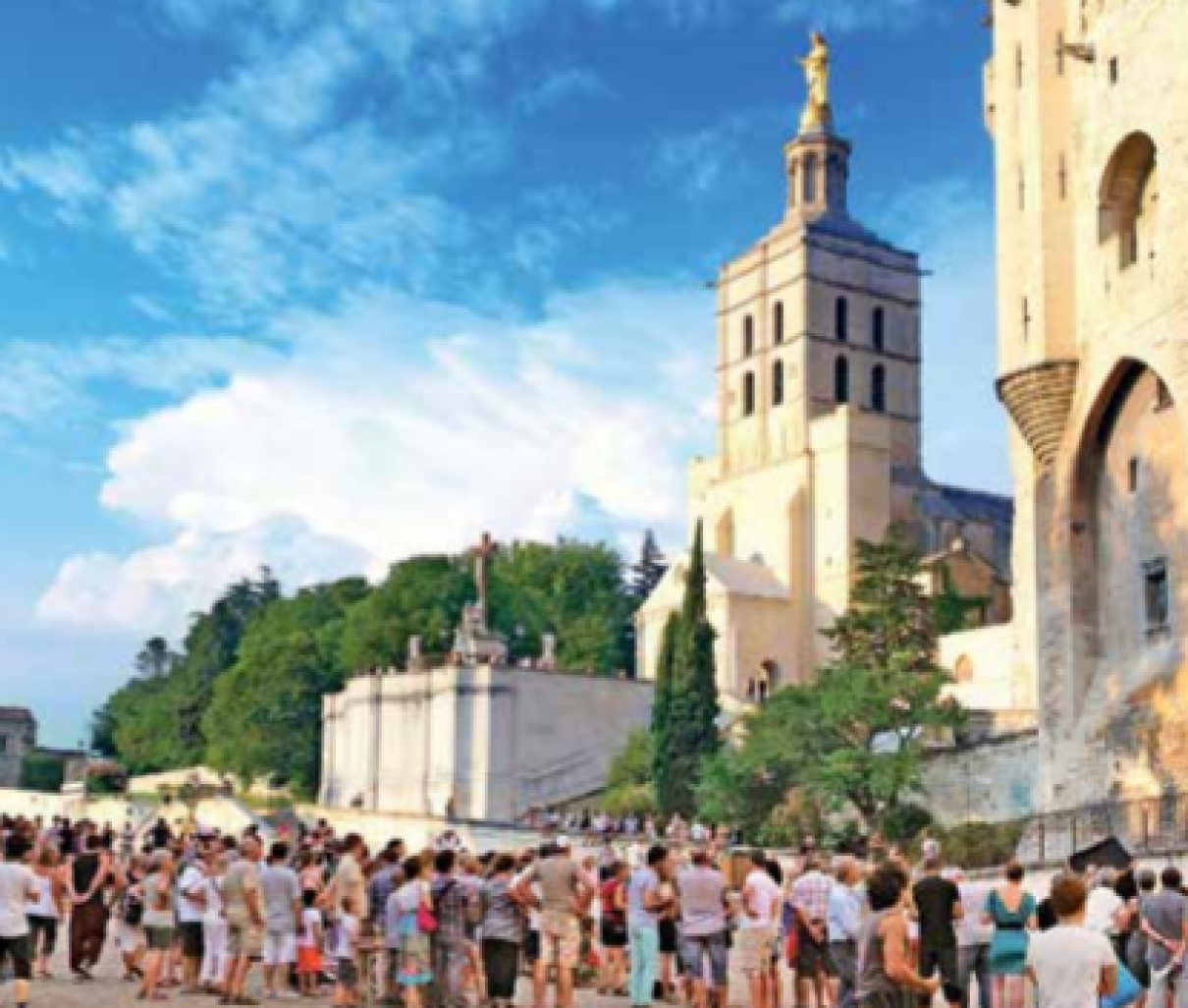 La culture, avenir du tourisme ? Avignon a elle depuis longtemps répondu à la question avec ses représentations théâtrales données au sein du Palais des papes durant son Festival…