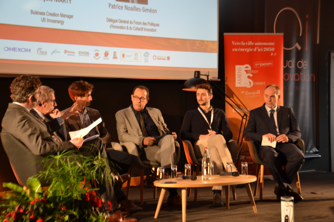 Mohammed Benlahsen, au centre, considère que les universités ont un grand rôle à jouer en termes d'innovation.