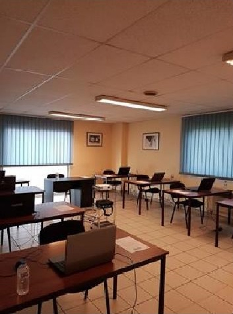 CEFIRH dispose de dix grandes salles de cours.