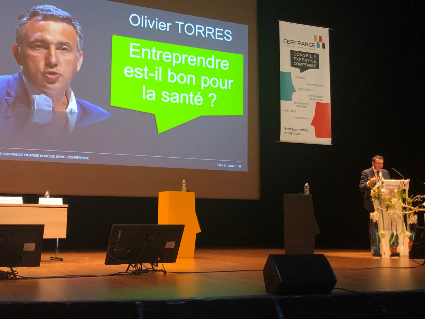 Olivier Torres à gauche pour sa conférence sur l'entrepreneuriat.