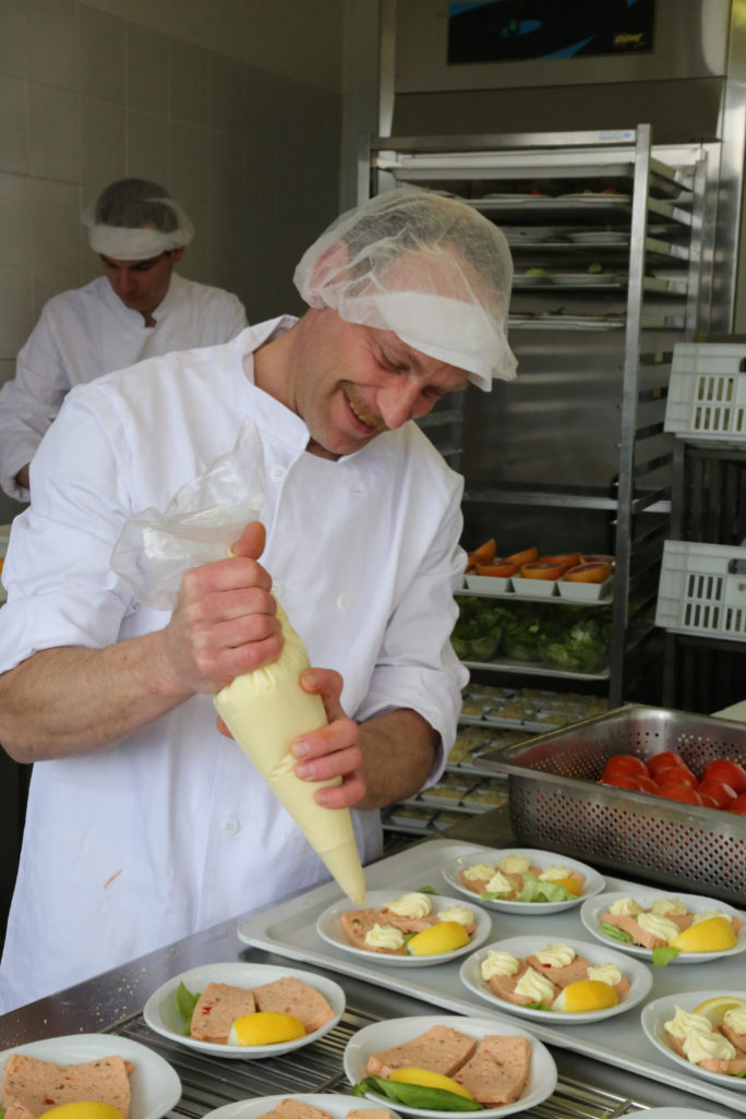 Somme produits locaux fournit la restauration collective.