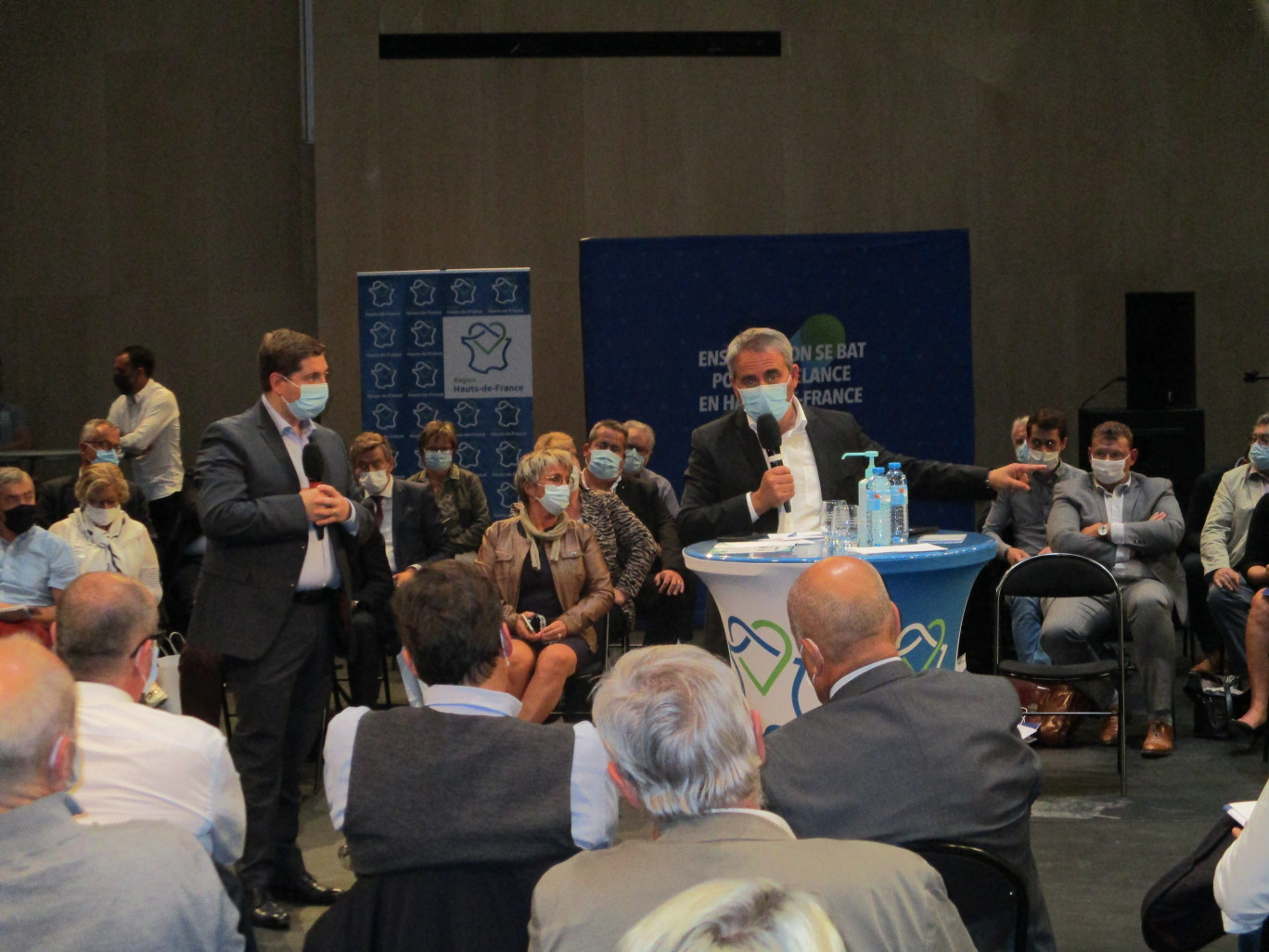 Exercice de pédagogie pour le président de Région et les intervenants.