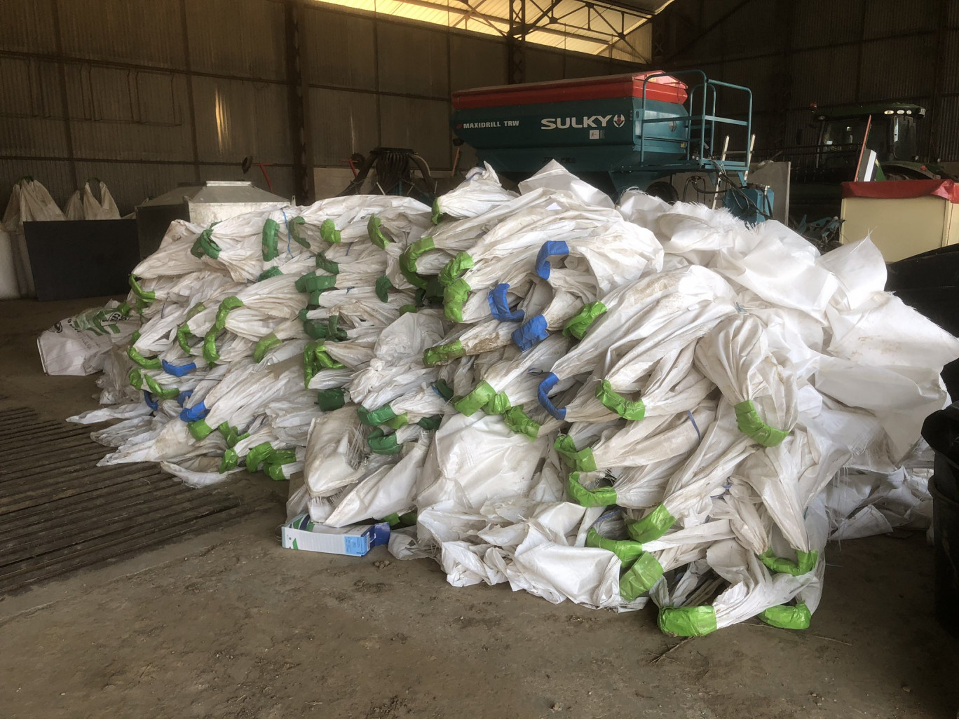 Les big-bags ont été parmi les premiers déchets agricoles collectés et recyclés, via Adivalor. (© C.Grison)