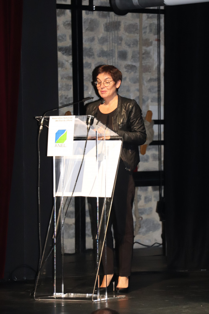 Une ministre proche du milieu marin.
