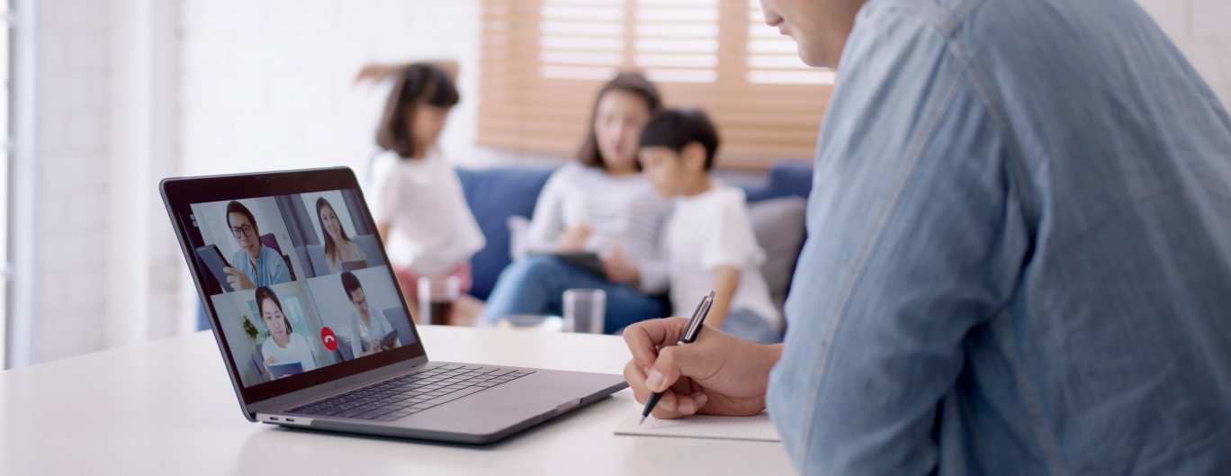 60% des télétravailleurs considèrent ainsi que le travail à distance présente des risques pour la santé physique et psychologique. (c)AdobeStock