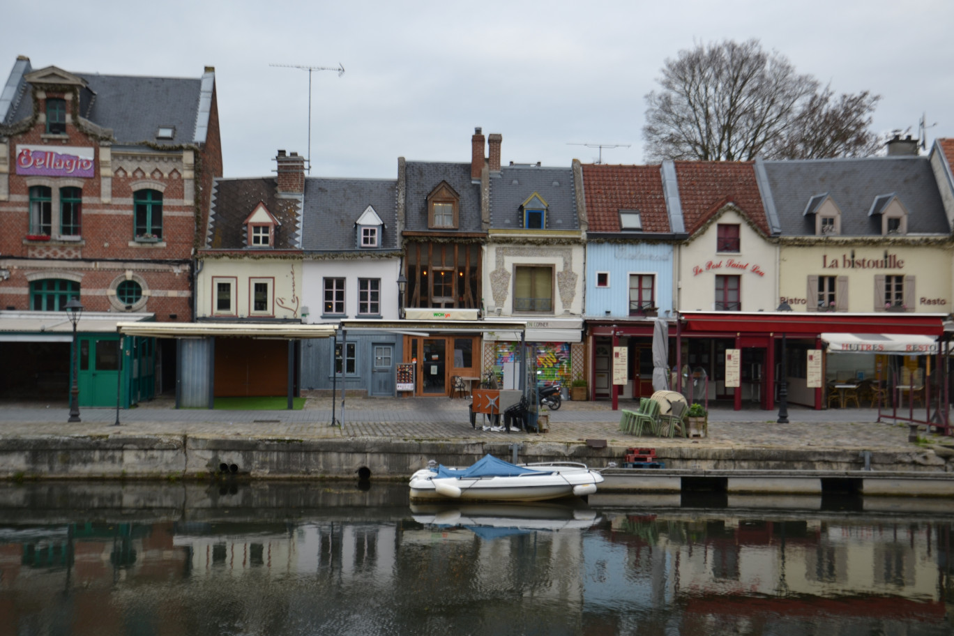 Les bars et restaurants ont été contraints de baisser le rideau le 29 octobre. Ils attendent une date de réouverture. 