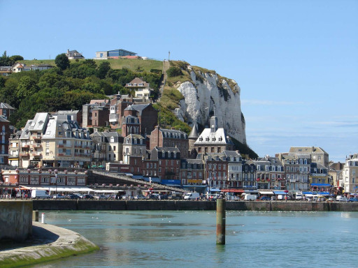 Redynamisation des centres-villes centres-bourgs : le second appel de la Région est lancé